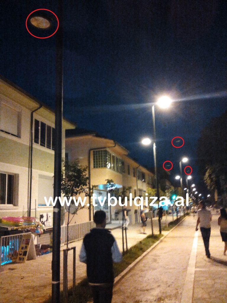 Mungesë ndriçimi në një pjesë të shëtitores së Bulqizës