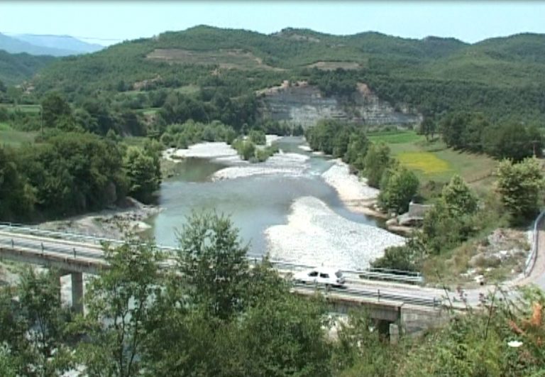 Edhe 8 HEC-e mbi lumin Mat, problemi ngrihet në këshillin bashkiak të Matit