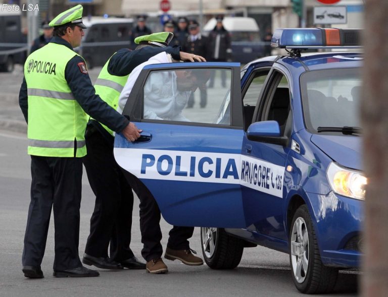 Burrel, ndaloi punimet për hapjen e rrugës, arrestohet 48-vjeçari