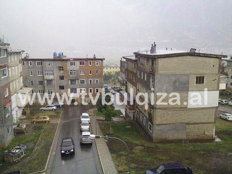 Reshjet e shiut “rikthejnë” dimrin në Bulqizë