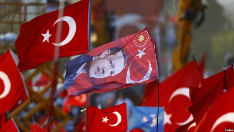 Goditja kundër Gylenit në Turqi del jashtë kontrollit