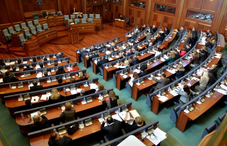 Demarkacioni kthen gazin lotsjellës në Kuvendin e Kosovës