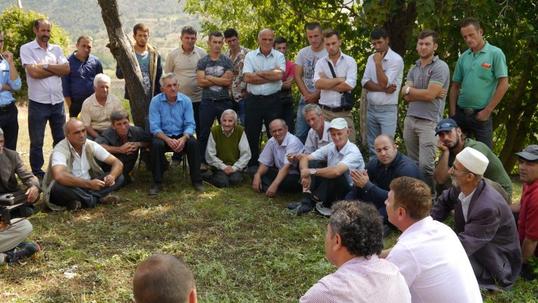 Takime te kandidatit Muharrem Rama me banoret e Zalldardhes dhe Reçit