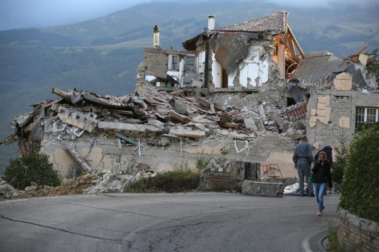 Tërmeti në Itali zbulon ar dhe miliona euro në rrënojat e një shtëpie
