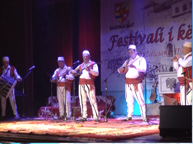 Burrel, mbahet edicioni i dytë i festivalit mbarëkombëtar i këngës epike