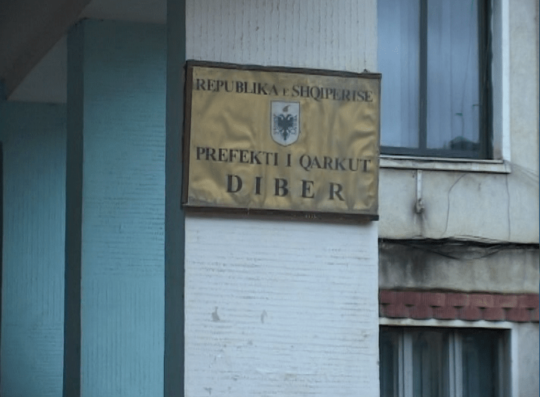 Flet sekretarja e prefektit të Qarkut Dibër për situatën