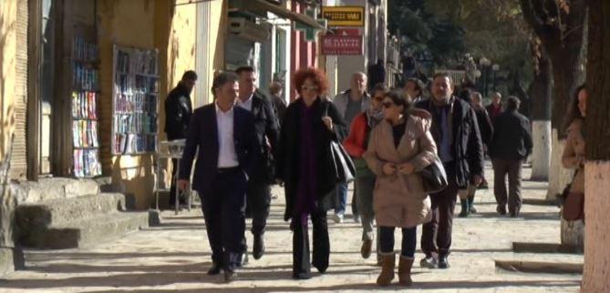 Ambasadorja e BE Romana Vlahutin viziton Dibren