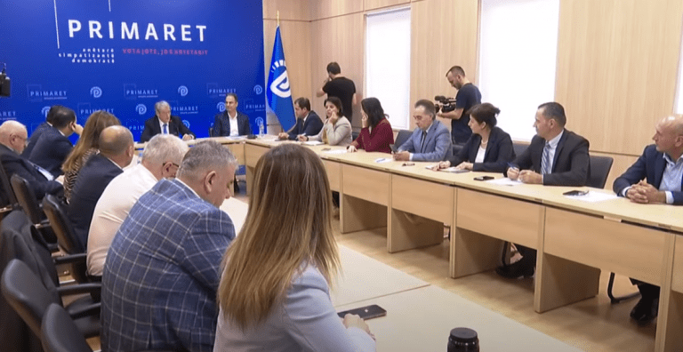 Dy deputetë të rinj i bashkohen për herë të parë Sali Berishës