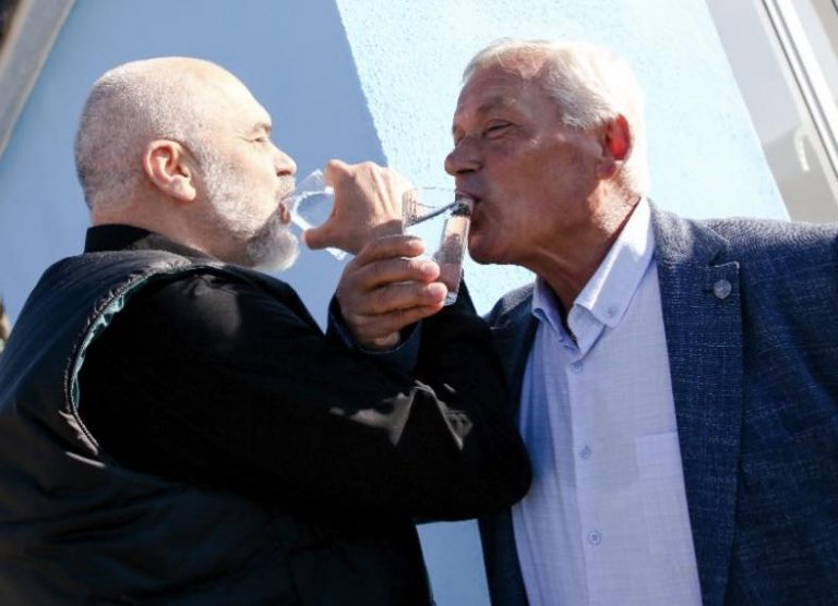 Ujësjellësi i ri në Dibër, Rama u përgjigjet kritikave: Ka ardhur me pikatore, 2 deri 4 orë në ditë, qysh në kohë të komunizmit e këtej mbrapa po e po