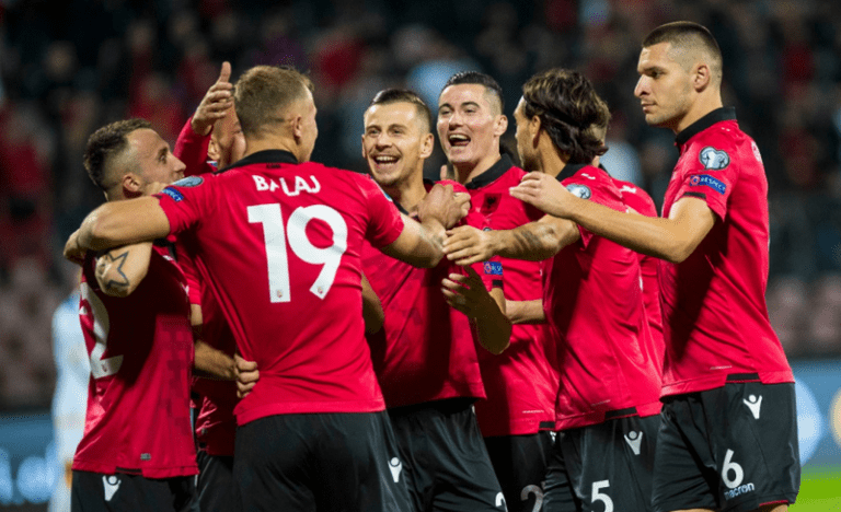 4 pikë në 2 ndeshje, Shqipëria ngjitet në FIFA, kuqezinjtë fitojnë 3 pozicione