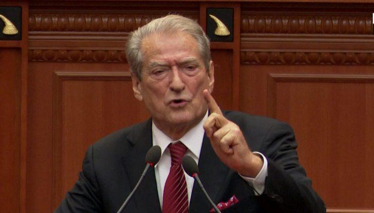“Paguajnë shoferin 4 herë më shumë se lektorin”, Berisha mbron pedagogët e sulmon qeverinë: Ja kërcasin biftekut 1 mijë euro
