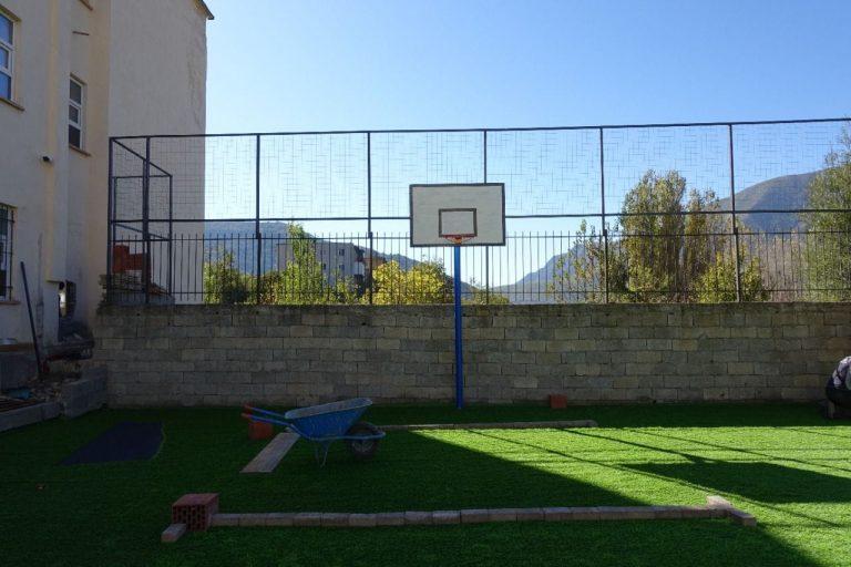 Një ambient i ri sportiv i shtohet Bulqizës, Gjimnazi Arbëria me fushë basketbolli e futbolli