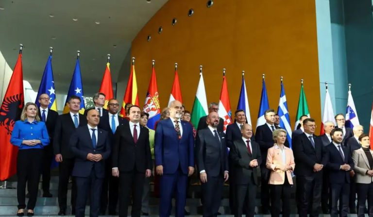 Liderët e Ballkanit Perëndimor firmosin në Berlin tre marrëveshjet për lëvizjen e lirë, njohjen e diplomave dhe kualifikimeve profesionale