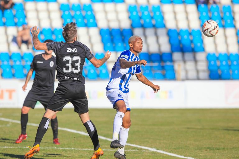 I bie një shufër hekuri në këmbë, futbollisti i Tiranës shpëtoi në “fije të perit”