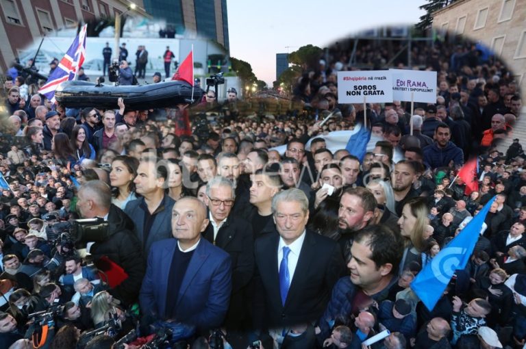 VIDEO – Protesta kombëtare e opozitës para Kryeministrisë, Berisha: Rama një ordiner (Zhvillimet kryesore)
