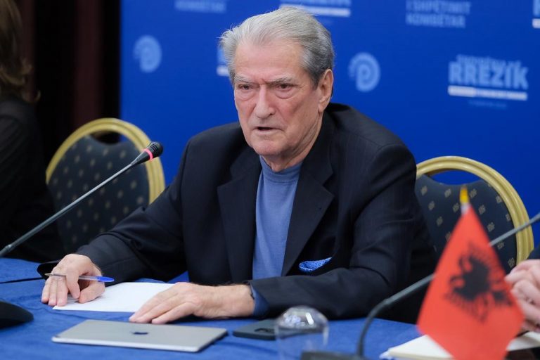 Berisha: Qeveria luan me energjinë, shqiptarët viktima të një bixhozi të tmerrshëm