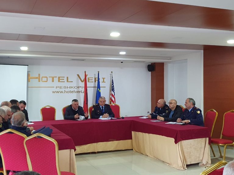 Peshkopi/ Siguria në shkolla, siguria rrugore dhe krimet mjedisore, në fokus të takimit mes Drejtorit vendor të Policisë Dibër dhe kryebashkiakut të Dibrës.