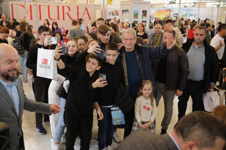 “Populli opozitar do mbushë sheshet” Në datën 6 dhjetor liderëve të BE-së do ju tregojmë se po vijnë në një vend që është poshtë Vietnamit komunist.