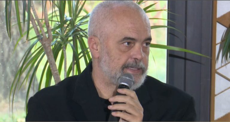 Rama bashkëbisedim me operatorët turistikë: Në fund të vitit 2024 do të kemi fluturimin e parë në Vlorë!