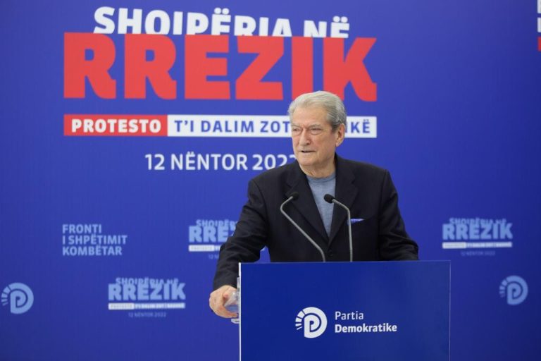 Sali Berisha: Kjo betejë nuk ndalet më deri në përmbysjen e sistemit monist