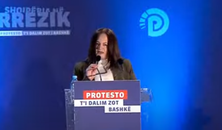Aktivistja nga Dibra në protestën e opozitës: HEC-i i Skavicës do të vjedhë ujin e Drinit, të mbrojmë vendin tonë