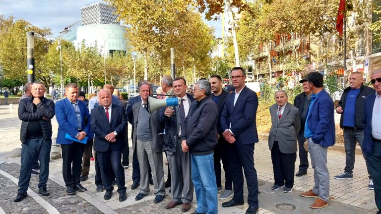 Ish-të përndjekurit politikë kujtojnë ‘masakrën e Tiranës’: Historia nuk shkruhet sipas diktatorit