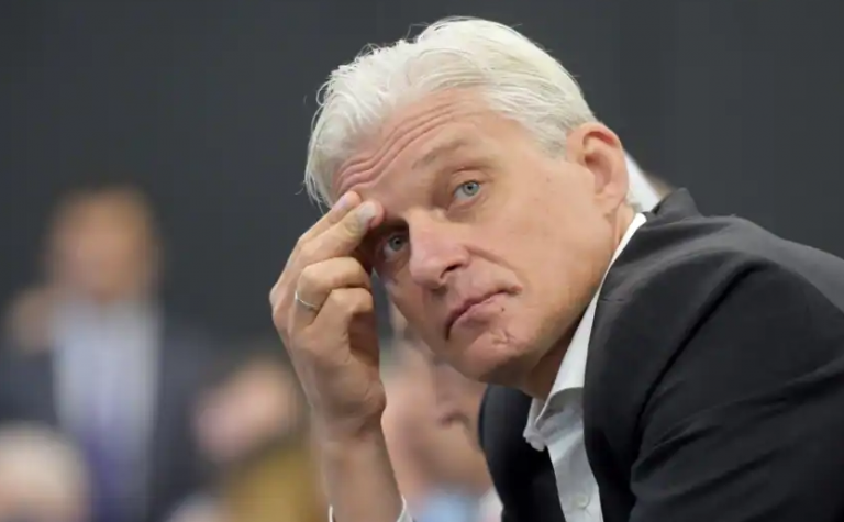 “Dënoj fashizmin e Putinit”- Miliarderi heq dorë nga shtetësia ruse: Është e turpshme për mua të vazhdoj ta mbaj këtë pasaport