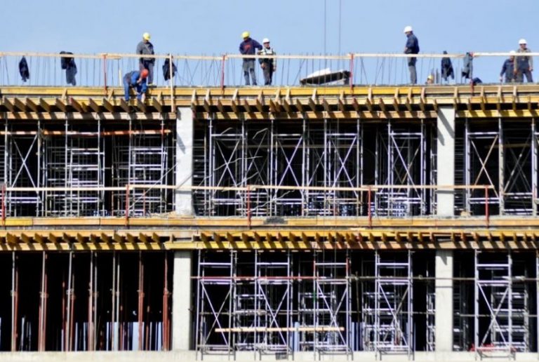 Ulen ndjeshëm lejet e ndërtimit, çfarë tregojnë të dhënat e INSTAT për 3-mujorin e parë të vitit 2023
