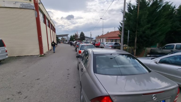 Tentoi të korruptonte punonjësin e Policisë Kufitare, procedohet 49-vjeçari në Dibër, nën hetim dhe 2 të tjerë