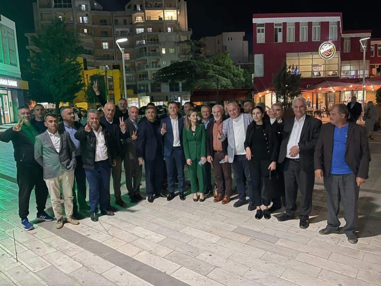 Deputeti Kastriot Piroli i bashkohet Rithemelimit në PD, bëhet pjesë e grupit të Berishës