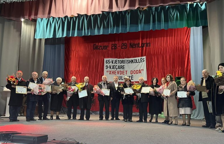 VIDEO – Festohet 65-vjetori i shkollës 9-vjeçare “Xhevdet Doda” në Bulqizë