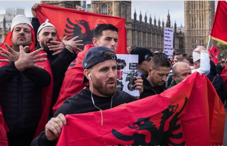 Gjyqtari britanik i bën moral shqiptarit: Keni vend të mrekullueshëm, e kam vizituar 3 herë. Nuk arrij ta kuptoj përse…