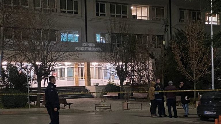 Tronditet Kosova, burrit vret gruan shtatzënë para spitalit në Prishtinë