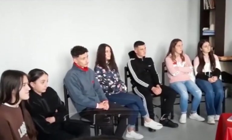 VIDEO – Gazetarët investigativë trajnime me të rinjtë dibranë