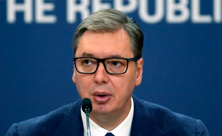 “Nuk jemi në konflikt me askënd”- Vuçiç: Dronët mbi ndërtesat tona ushtarake janë një lloj agresioni