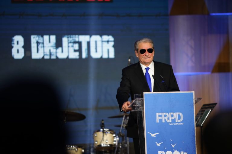 Sali Berisha: Ngre sallën në këmbë, thirrje të rinjve: Revolucion! Përballje me Edi Ramën, këtë bir xhelati që urren qenien shqiptare