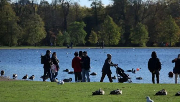 Tragjedi në Angli, mbyten tre fëmijë pasi ranë në liqen