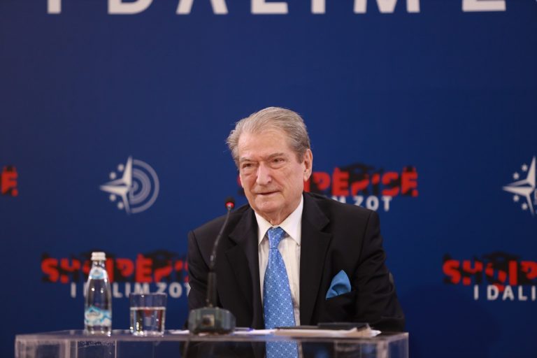 Vdekja e 58-vjeçares, reagon Sali Berisha: I hoqën ndihmën ekonomike! Pashpirtësi dhe vetëm pashpirtësi…