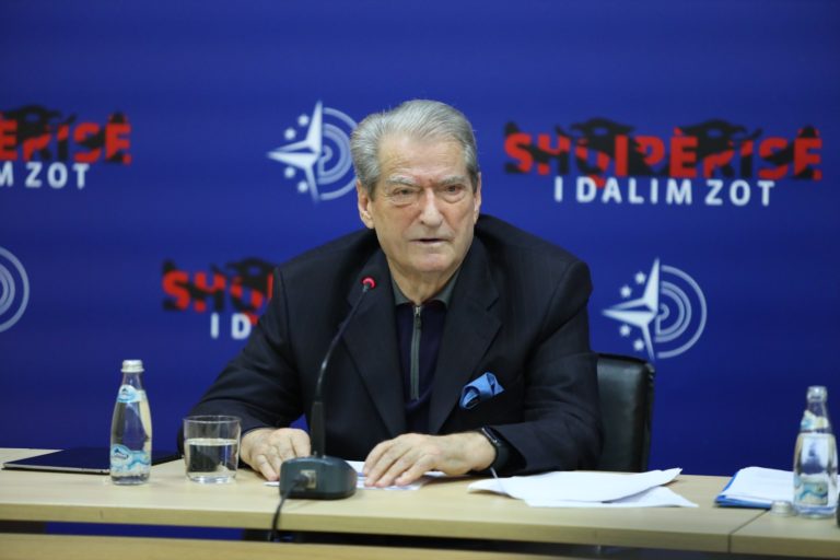 Nisja e punimeve për Teatrin Kombëtar, Berisha: Dhunim flagrant i vendimit të Gjykatës Kushtetuese