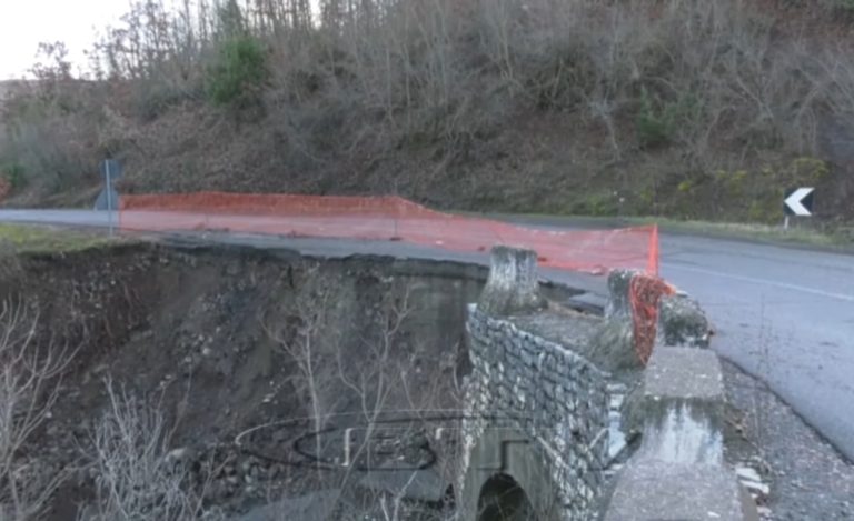 VIDEO – Vendoset sinjalistikë në Kokërdhok të Ulzës, por asnjë masë më shumë