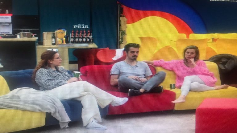 “Të vdes unë, se do ti”, debat mes Teas dhe Olta Gixharit: Unë nuk të..