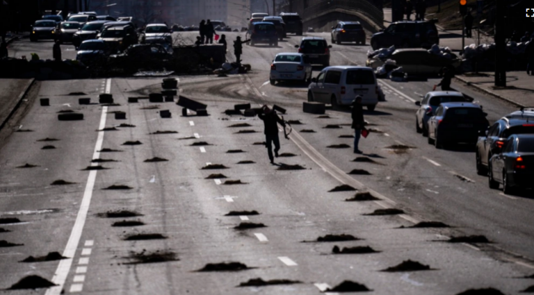 Mbi 9 muaj luftë me Rusinë, zyrtarët ukrainas: Mbi 10 mijë trupa janë vrarë në luftë