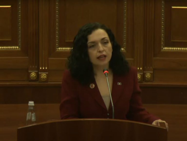 26-vjetori i Epopesë së UÇK-së, Vjosa Osmani: Mosndëshkimi i kriminelëve të luftës, ka trimëruar trashëgimtarët e sulmit në Banjskë