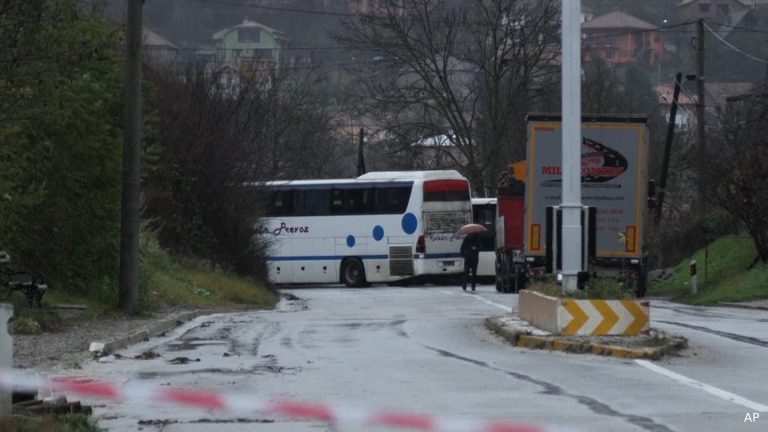 Nuk ka qetësi në veri të Kosovës, sulmohen disa policisë në kufi me Serbinë