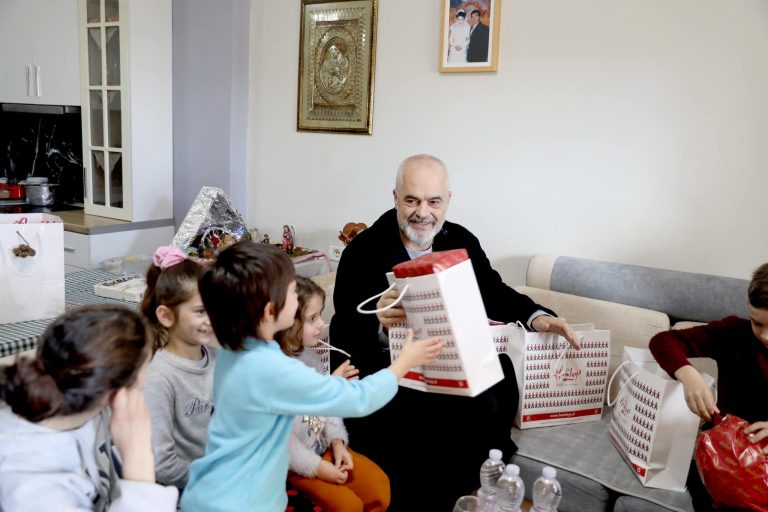 Rama: Nga 1 Janari shteti do u paguajë sigurimet shoqërore nënave të papuna me 3 fëmijë