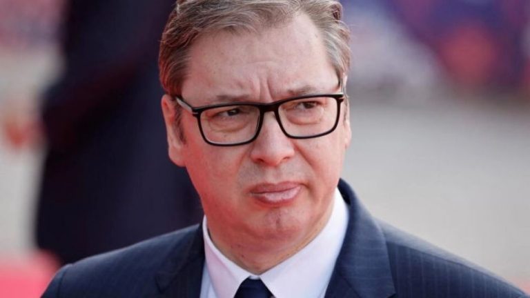 Tensionet në veri, media franceze: Përkeqësohen marrëdhëniet mes dy vendeve. Serbia dërgoi shefin ushtarak në kufirin me Kosovën