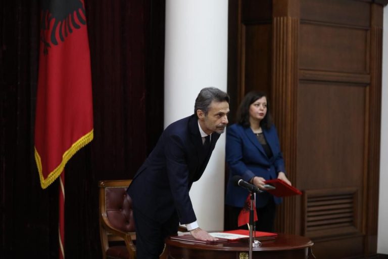 Betohet para Presidentit anëtari i ri i Gjykatës Kushtetuese, Genti Ibrahimi