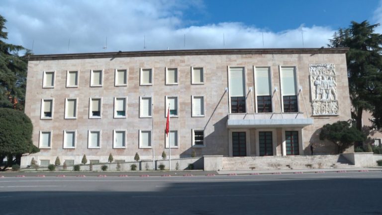 Qeveria merr vendimin për ukrainasit e ardhur në Shqipëri për shkak të luftës: Mund të qëndrojnë pa leje deri në 2 vjet