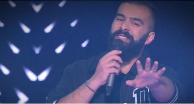 VIDEO – Mahniti jurinë e “The Voice”, një tjetër shqiptar arrin sukses në Greqi