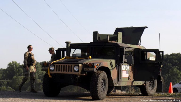 KFOR shton prezencën me trupa në veri të Kosovës